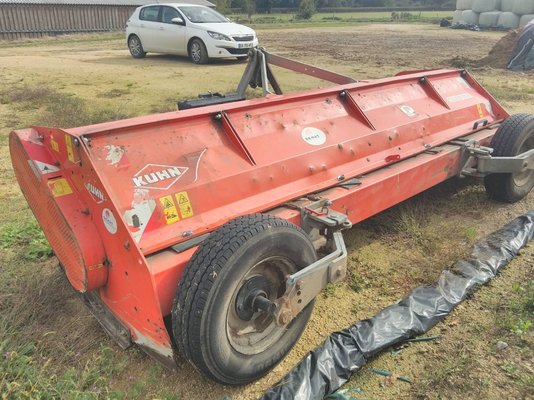 Broyeur à axe horizontal Kuhn RM 320