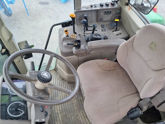 Tracteur agricole John Deere 6120M