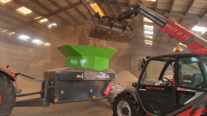 Alimentation - Remorques distributrices - Broyeur pour paille ou foin PIRANHA
