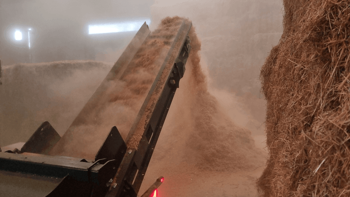 Alimentation - Remorques distributrices - Broyeur pour paille ou foin PIRANHA