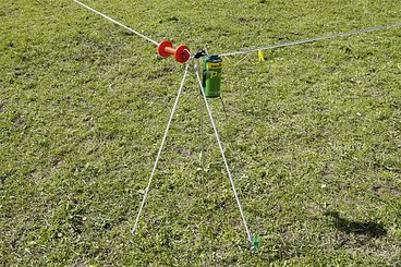 Elevage - Accessoires tubulaires - Kit randonneur avec électrificateur P30, piquets en alu, sardines, cordes, iso...
