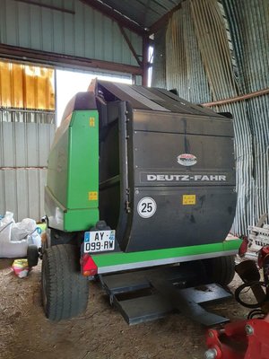 Presse à balles rondes Deutz-Fahr Varimaster 590
