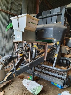 Presse à balles rondes Deutz-Fahr Varimaster 590
