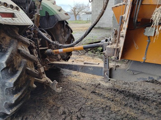 Mélangeuse traînée Lucas G Qualimix pro 150m